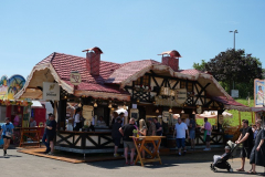 P1077436