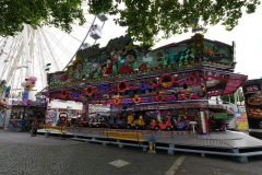 P1077702
